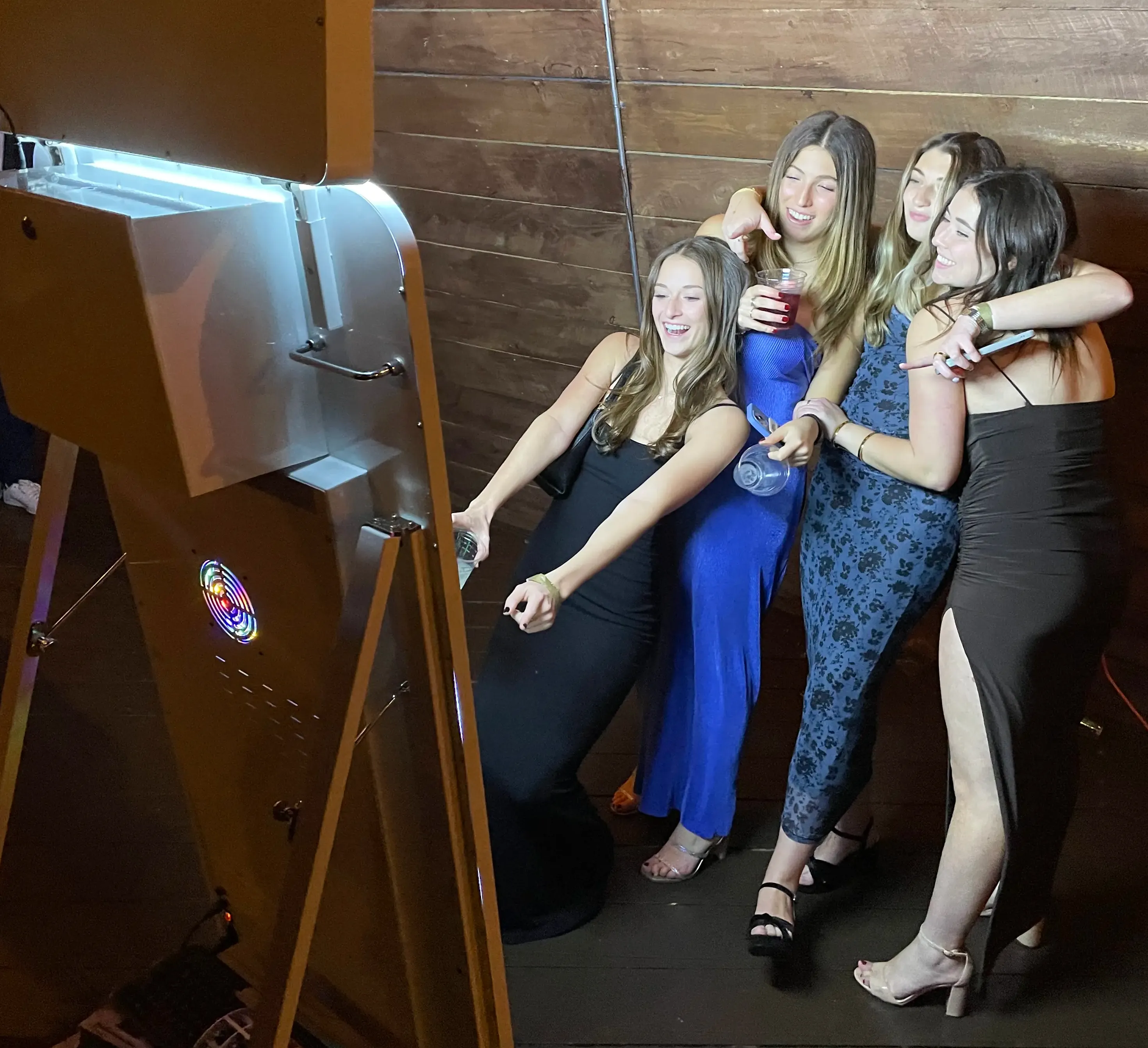 Custom wedding photo booth messages and experience - Mirror Me