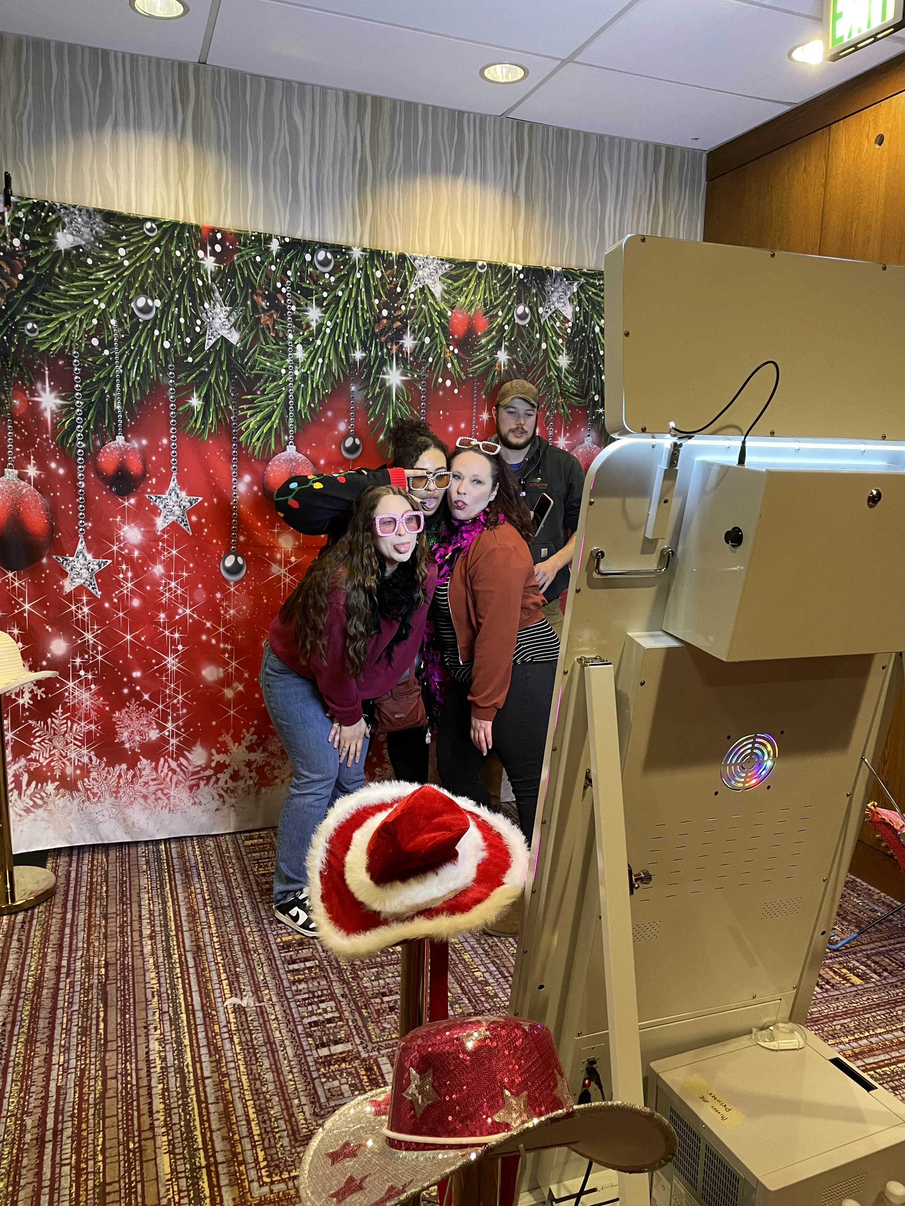 Custom photo booth animation for weddings and events - Mirror Me